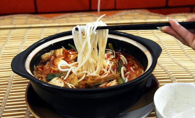 瑶家妹子过桥米线